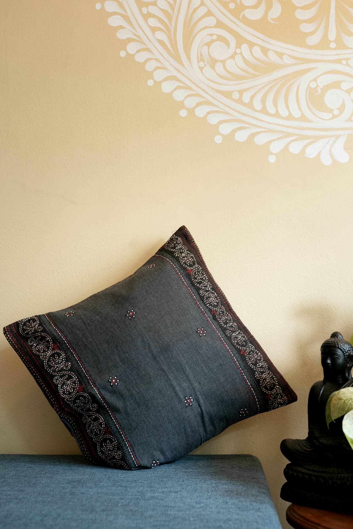 R cushion cover (16" × 16")